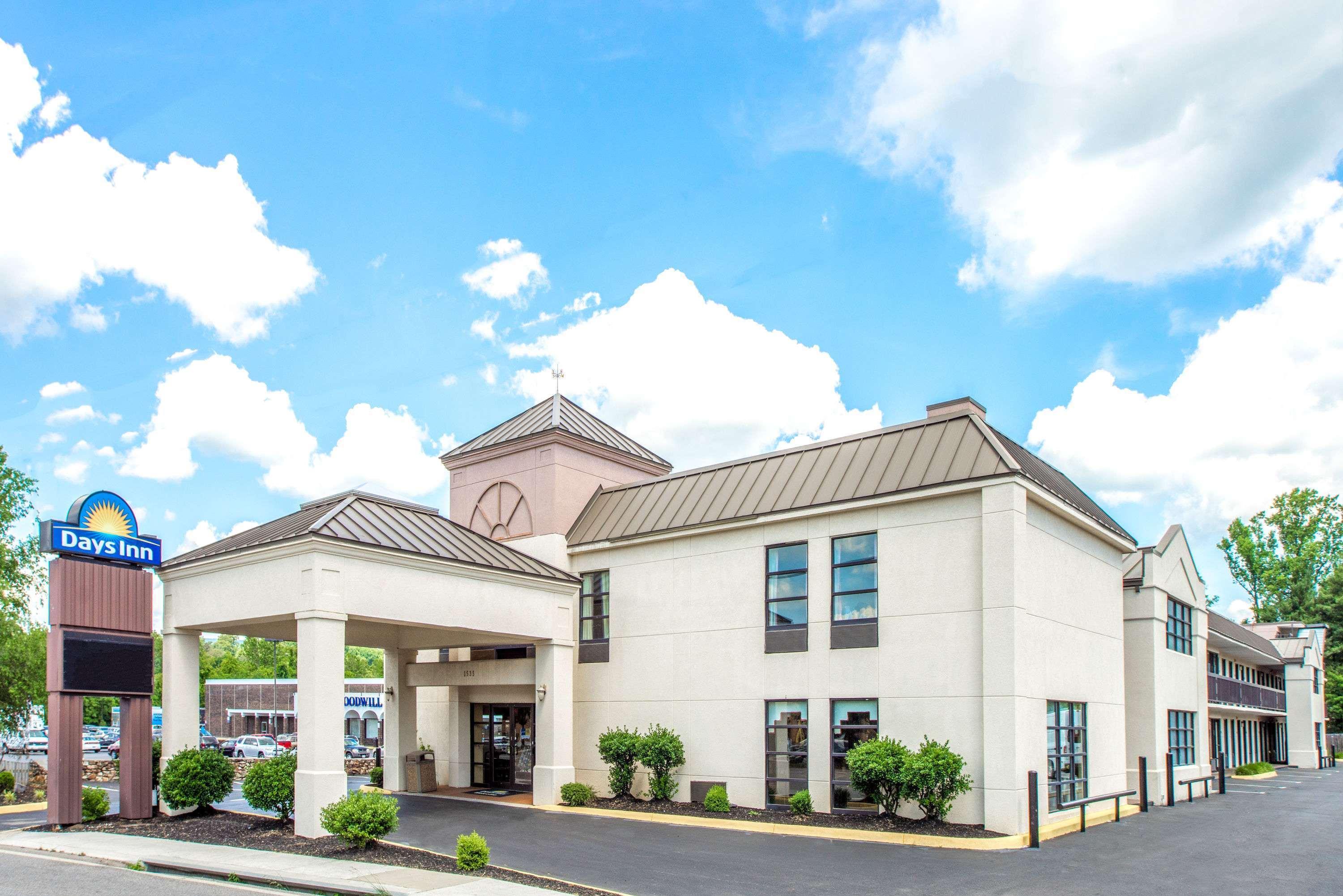 Days Inn By Wyndham Сейлем Екстериор снимка